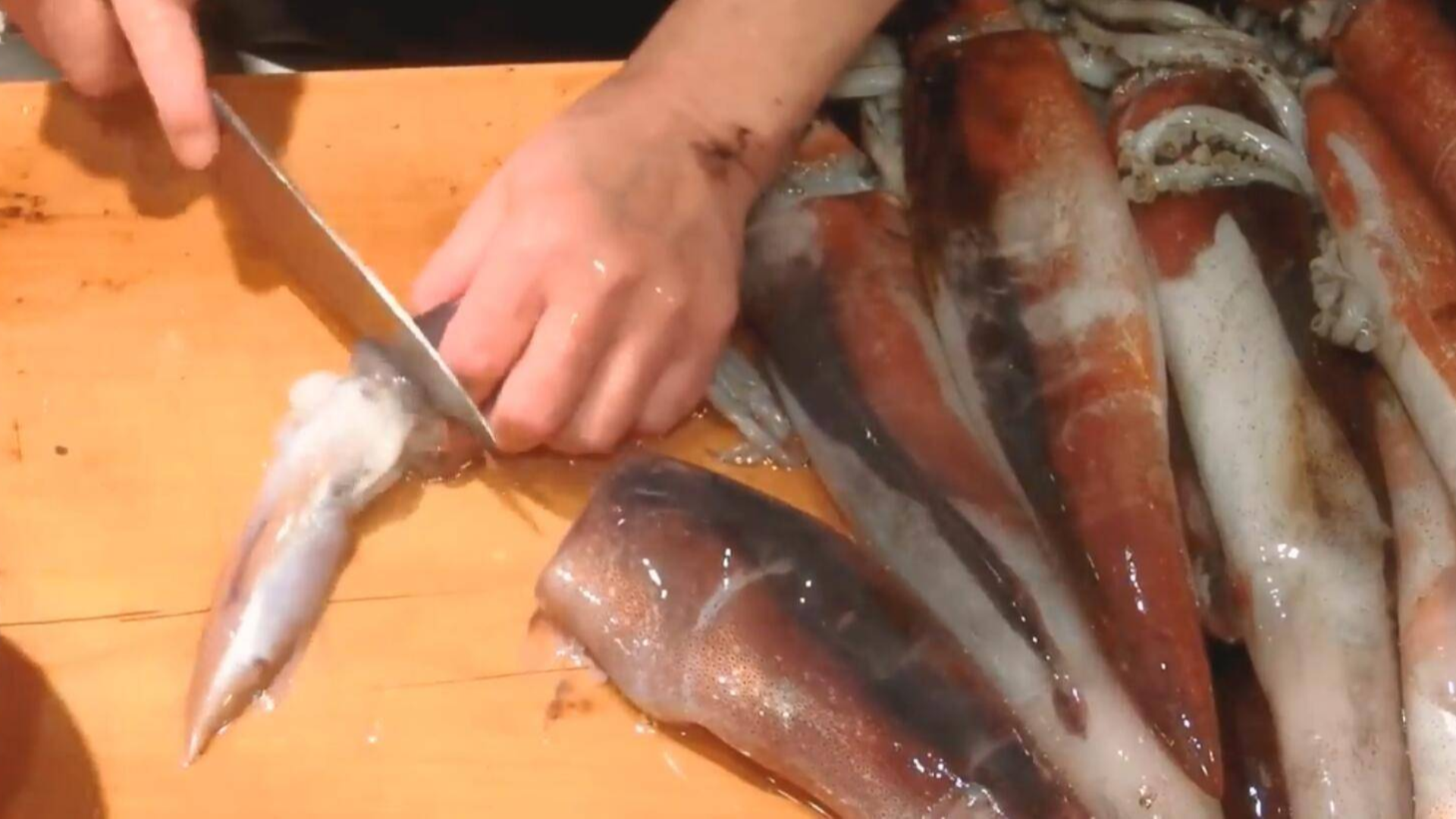 日本人竟然这样吃鱿鱼,新鲜鱿鱼的肝酱拌饭,我想尝尝!